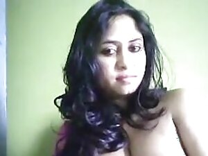 A stunning Indian MILF flaunts her big boobs while getting off without a brush. A wild and steamy mom XXX scene.